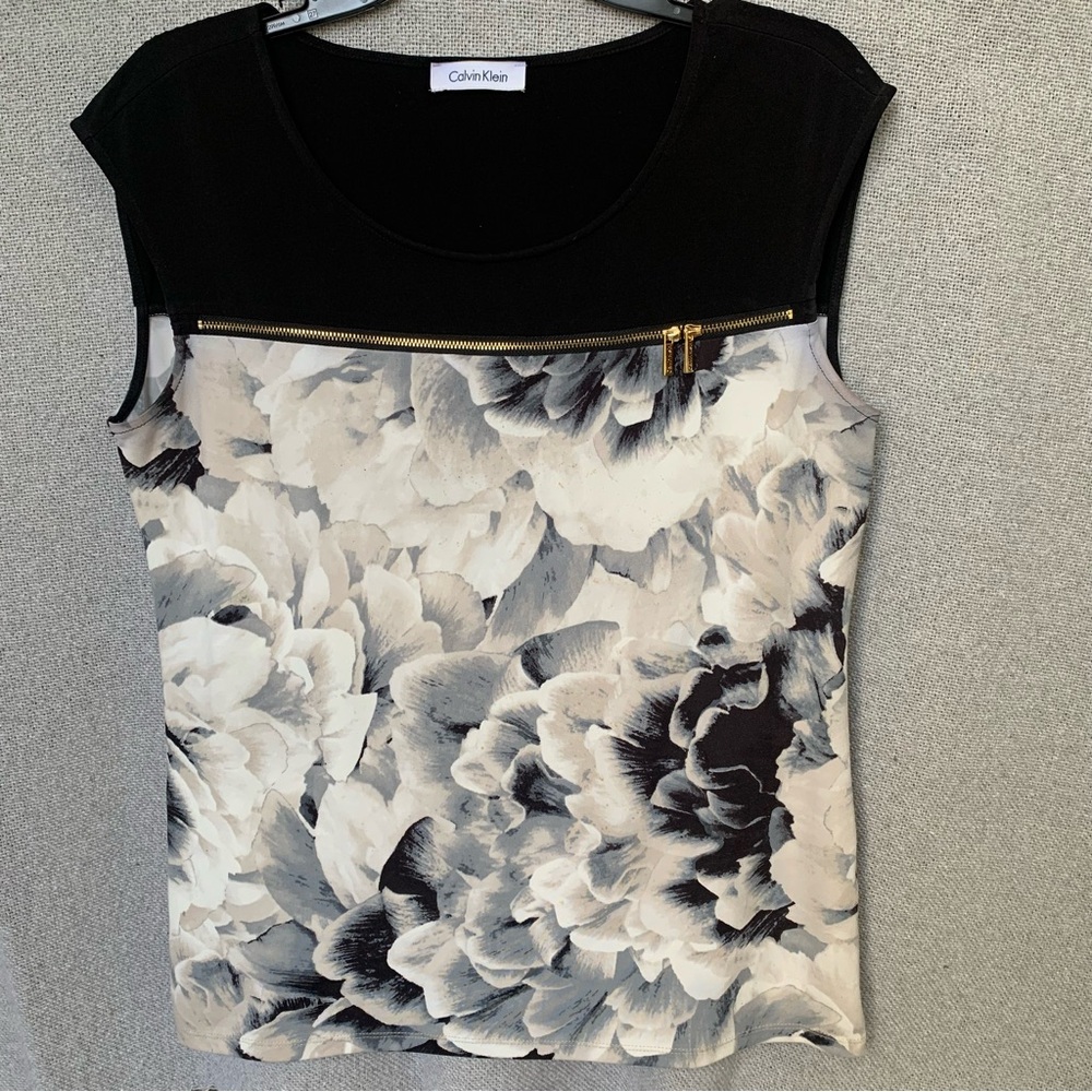 NWOT Calvin Klein Floral Monochrome Zipper Detail Business Casual Blouse